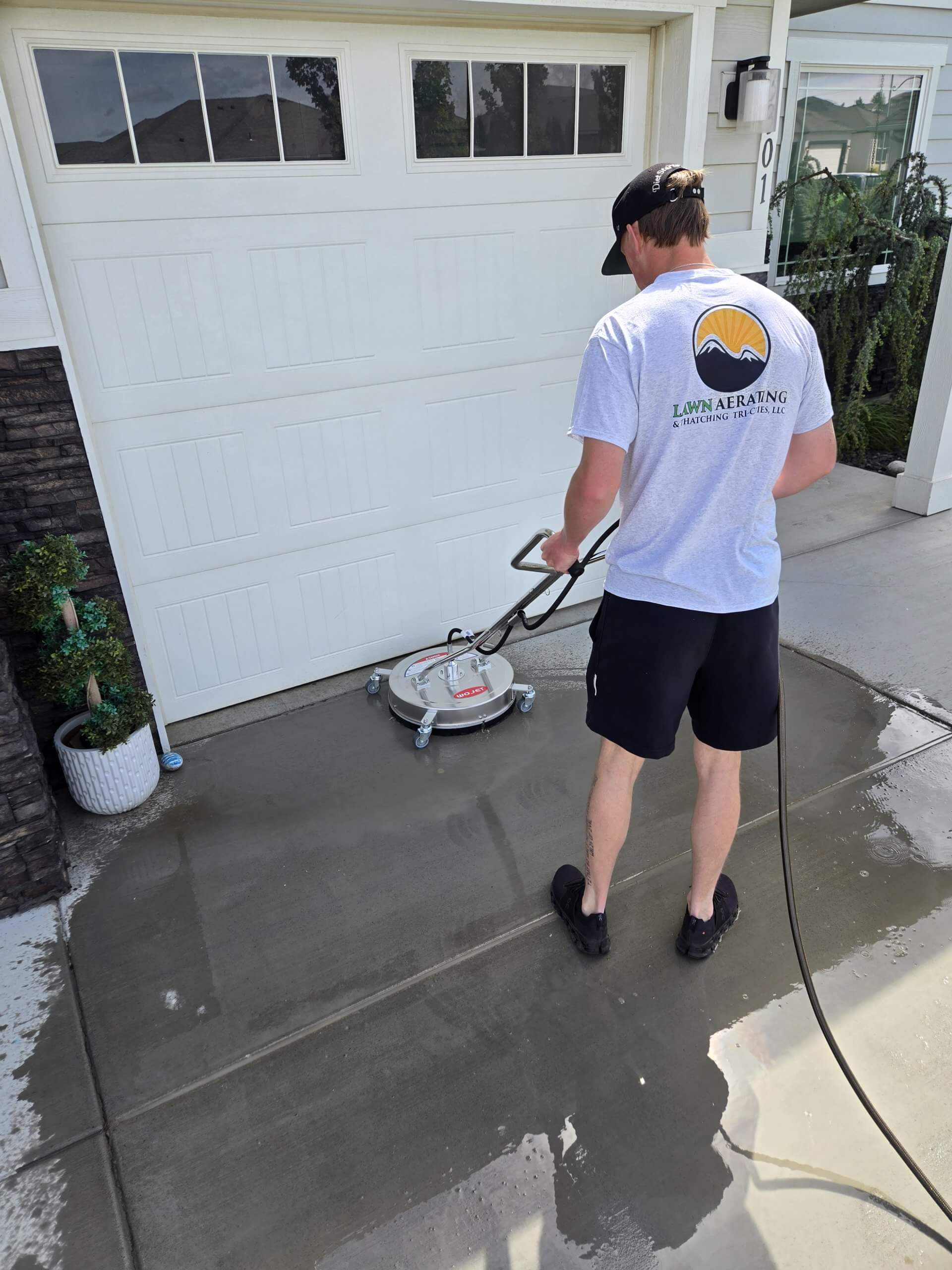Pressure Washing a Kennewick Home