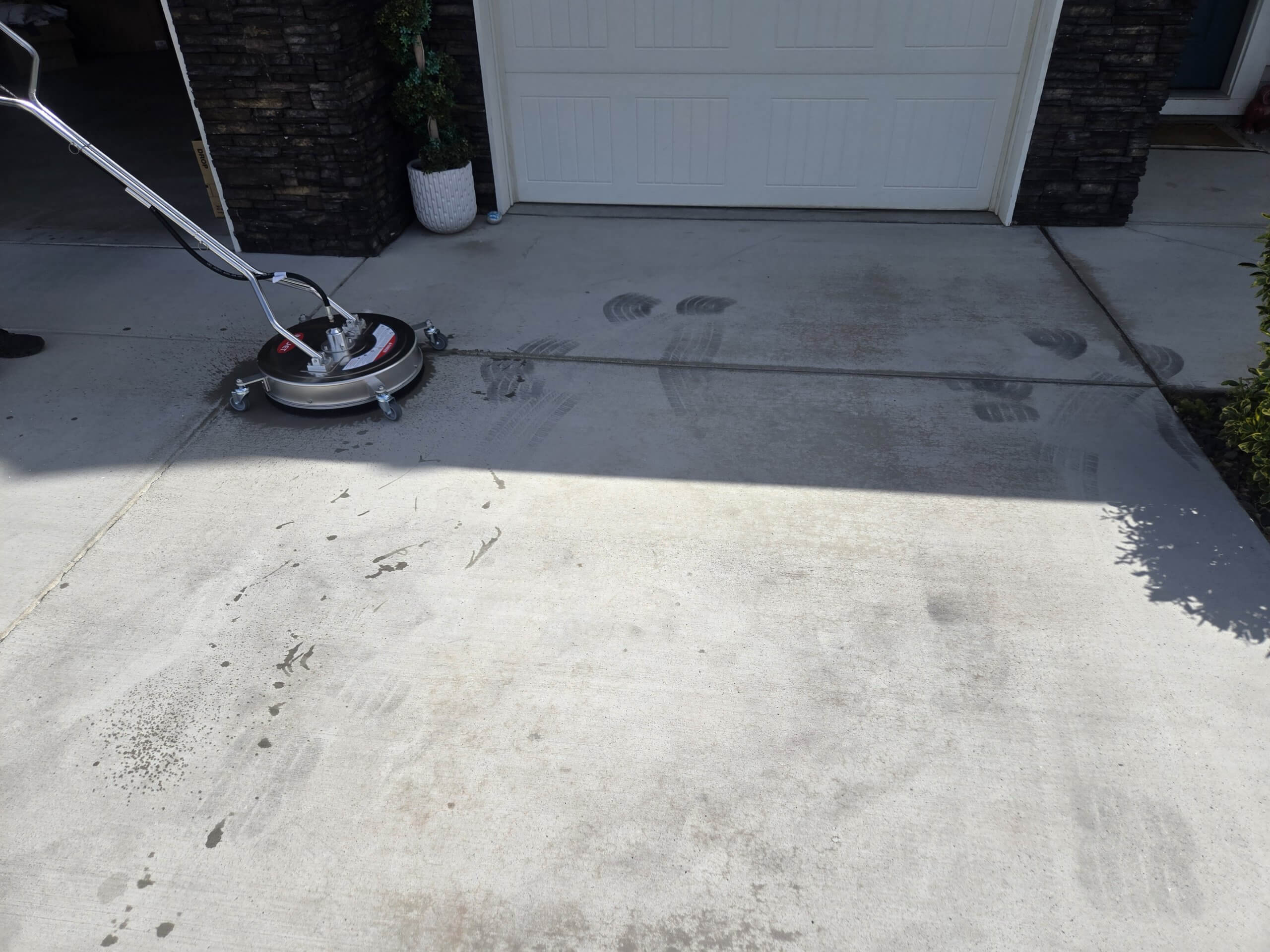 Power Washing in Tri-Cities for Driveways, Sidewalks, Parking Lots & Concrete